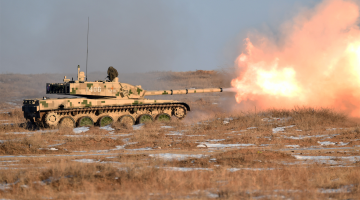 Soldiers fire cannons from MBTs in tactical training